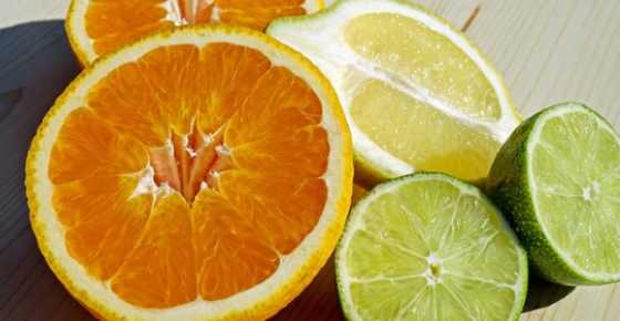 Persian orange fruit ( Citrus reticulata )