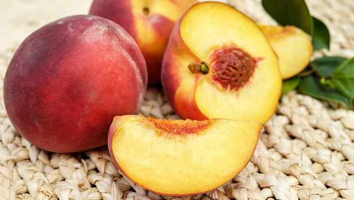 Types of Peaches: Freestone, Clingstone and More Stone Types